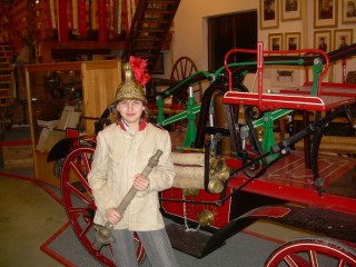 Fahrzeug und Einsatzbekleidung von damals