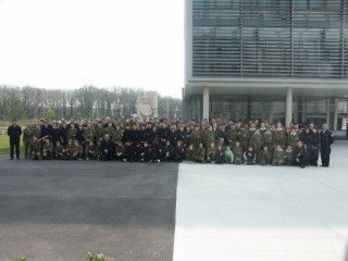 Guppenfoto vor der Landesfeuerwehrschule
