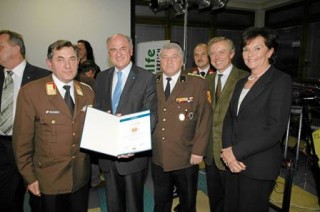 Urkunden&uuml;bergabe