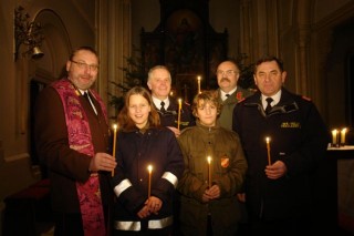 Kristina und Michael mit den Funktionären und LFKUR Pater Stephan.