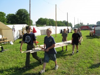 Aufbauarbeiten am Lagergel&auml;nde