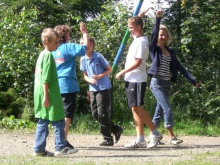 Beim Fu&szlig;ballmatch gegen die Betreuer war Aktion und Spa&szlig; angesagt