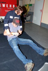 Sandi beim \"abschleppen\" (Vorf&uuml;hrung des Rautegriffs) ;-)