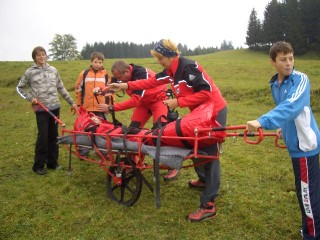 &Uuml;bung mit Tragbahre