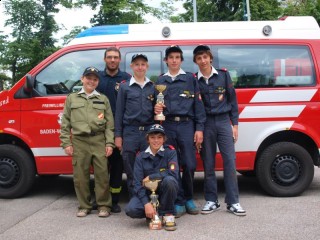 Der stolze Jugendf&uuml;hrerstellvertreter mit seiner flei&szlig;igen Gruppe