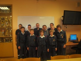 Die Jugendfeuerwehrmänner mit Jugendführer, Kommandant und BSB Nachrichtendienst, mit ihrem neuen Abzeichen