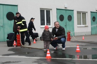 Wasseractionstationen mit K&uuml;belspritze