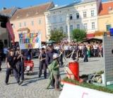 Die Jugendgruppen Retz und Unterretzbach mit Grisu dem kleinen Drachen