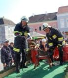 Bundesminister Berlakovich und Landeshauptmannstv. Sobotka beim Zielspritzen 