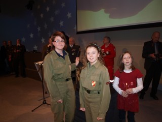 Sarah überreicht das Friedenslicht