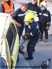 Die Jung-Florianis durften selbst Hand anlegen!
