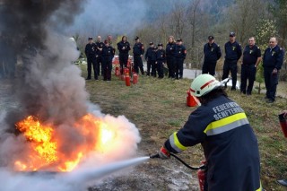 richtiges Arbeiten mit einem Handfeuerl&ouml;scher