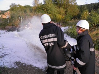 Unsere FJ beim L&ouml;schen mit Schaum