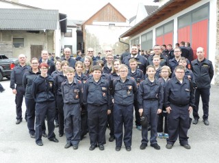 Feuerwehrjugend mit Betreuern u.Funktionären